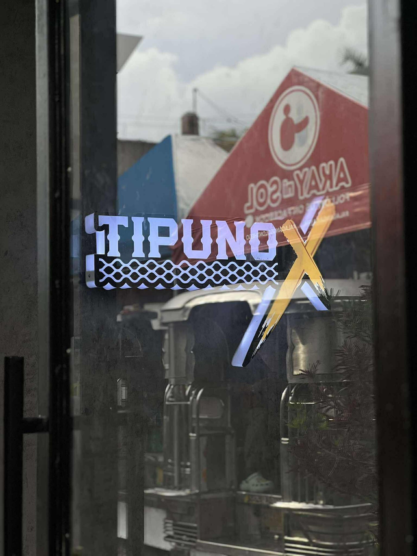 TIPUNO X MACHETE PACKAGE